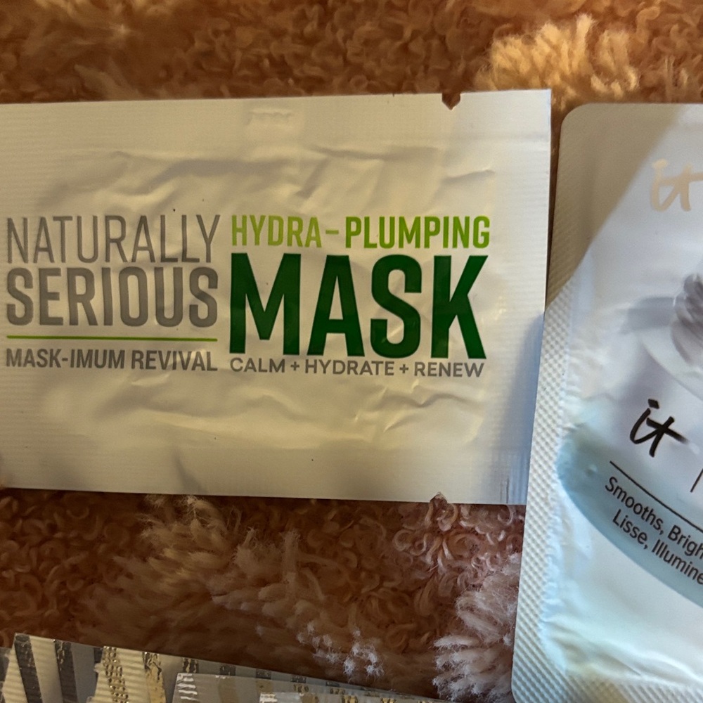 Sunday Riley C.E.O. Vitamin C Hydration Mask - Orange and White - Picture 6 of 7